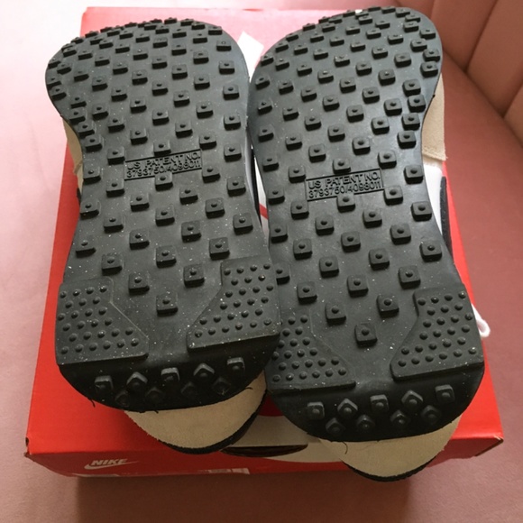 Nike White and Black Waffle Sneakers Women’s 6.5 Y 4.5 - Picture 3 of 3